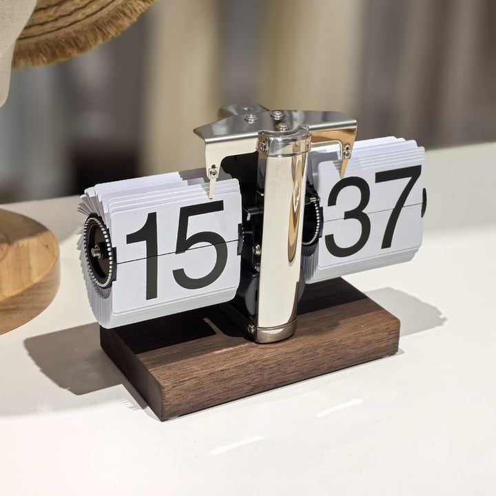 Retro Flip Digital Clock Battery Powered Mechanical Desk Display
