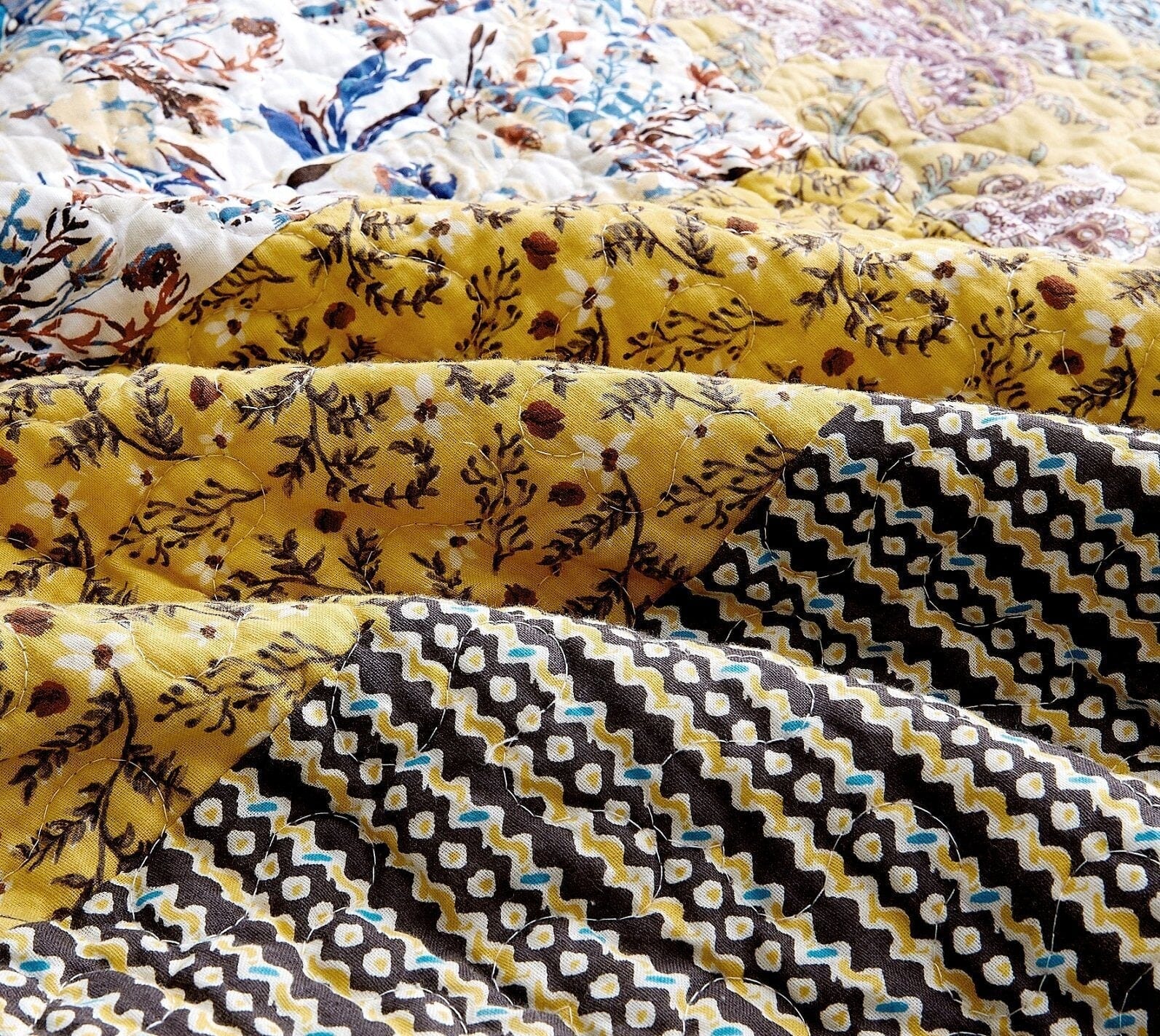 Honey Cove Floral Paisley Cottage Patchwork Bedspread Set